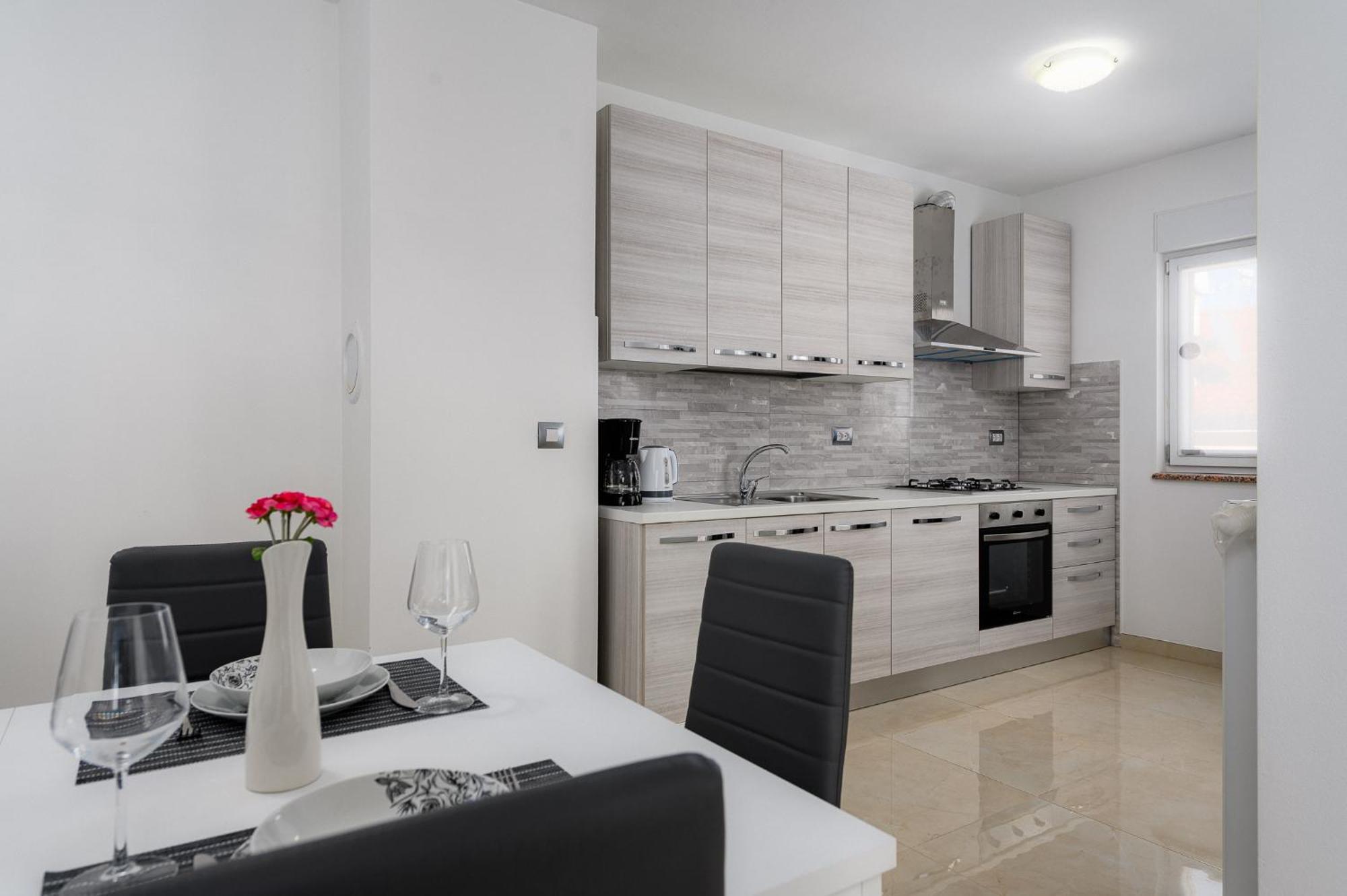 Stancija Amorozo 5 - Apartment N. 7 Porec Luaran gambar