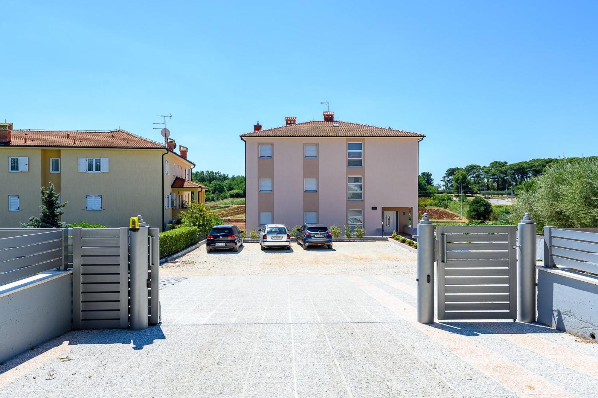 Stancija Amorozo 5 - Apartment N. 7 Porec Luaran gambar