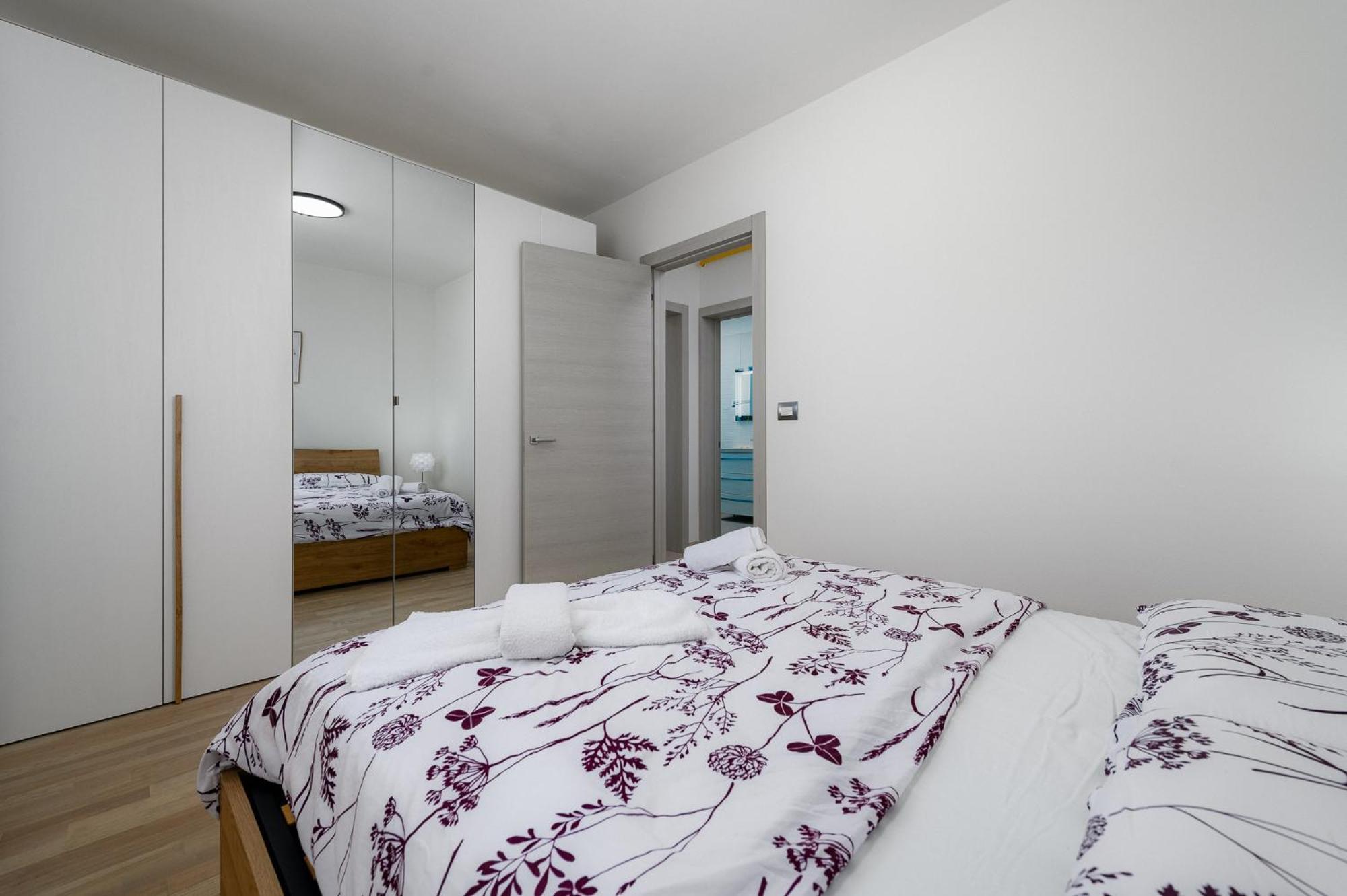 Stancija Amorozo 5 - Apartment N. 7 Porec Luaran gambar