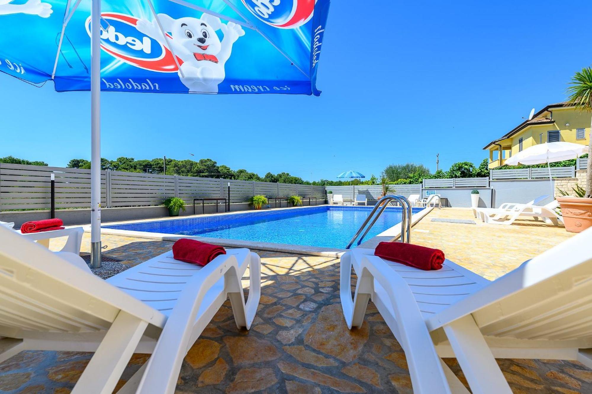 Stancija Amorozo 5 - Apartment N. 7 Porec Luaran gambar